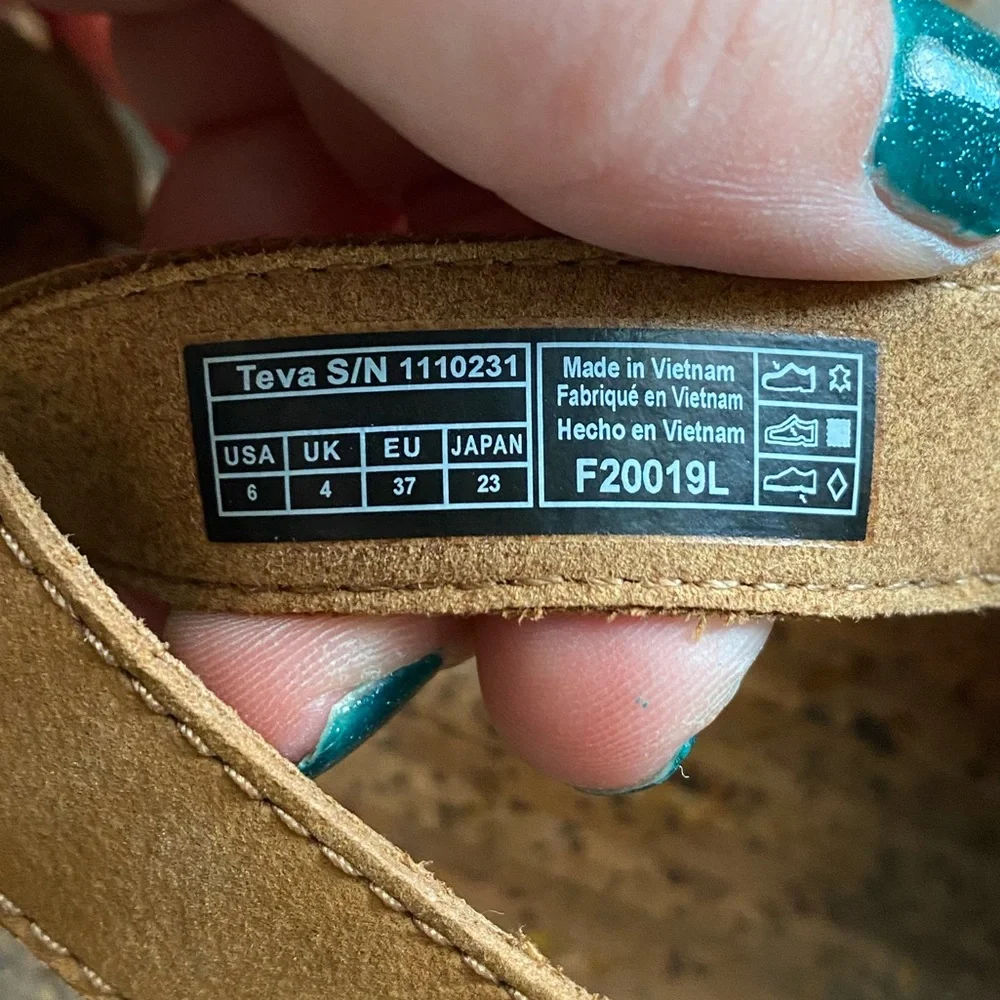 Teva | Women's Tan Leather Cross-Strap Sandals | Size 6